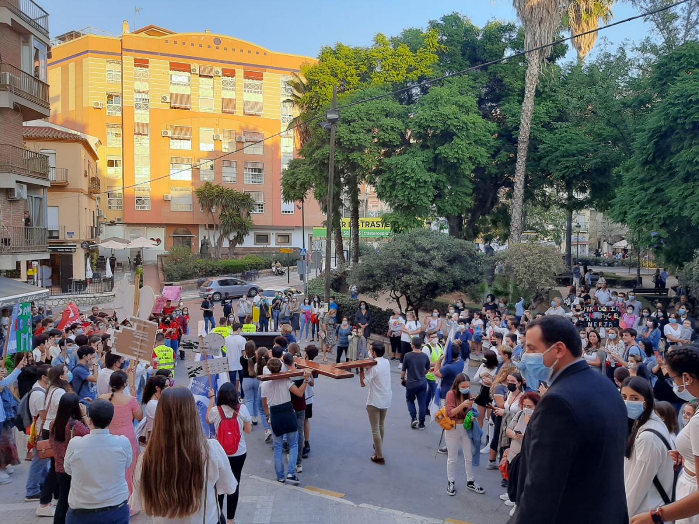 La Cruz y el Icono de la JMJ camino a la Catedral