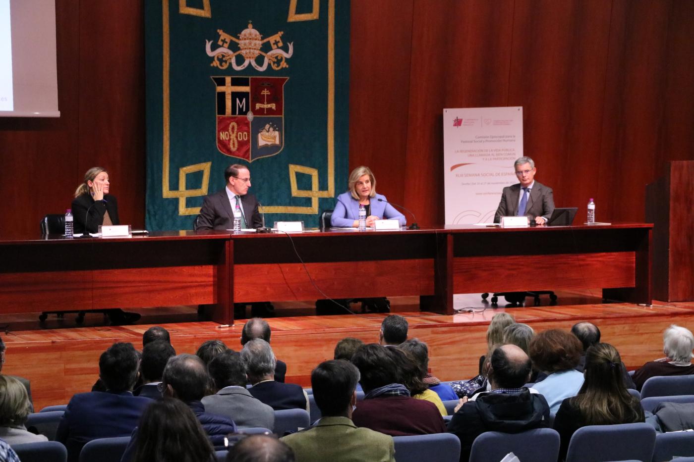 Mesa redonda en la Semana Social celebrada en Sevilla