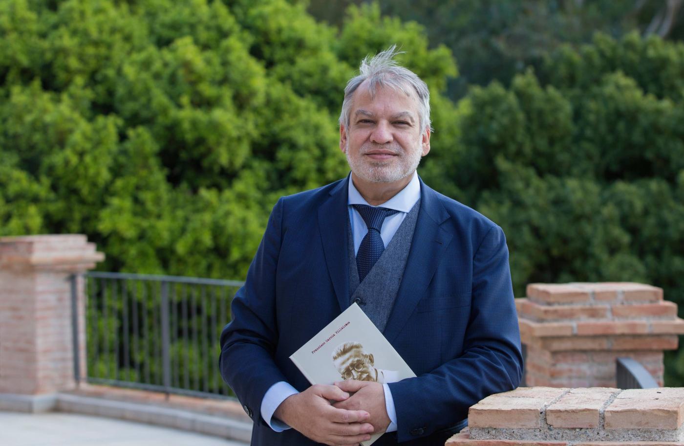 Gálvez Ginachero, doctor de cuerpos y almas