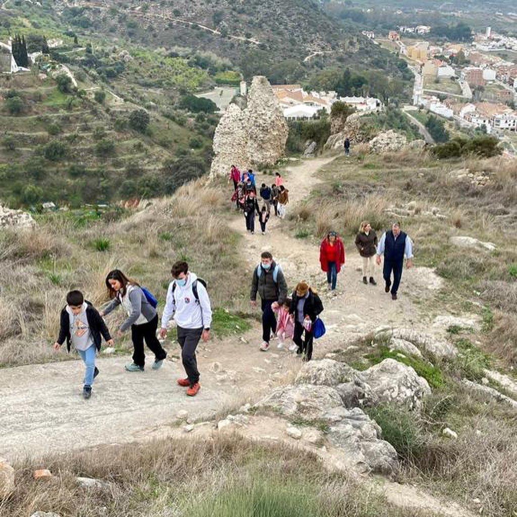 Ruta romántica hacia la Ermita de Nuestra Señora de los Remedios, en Cártama