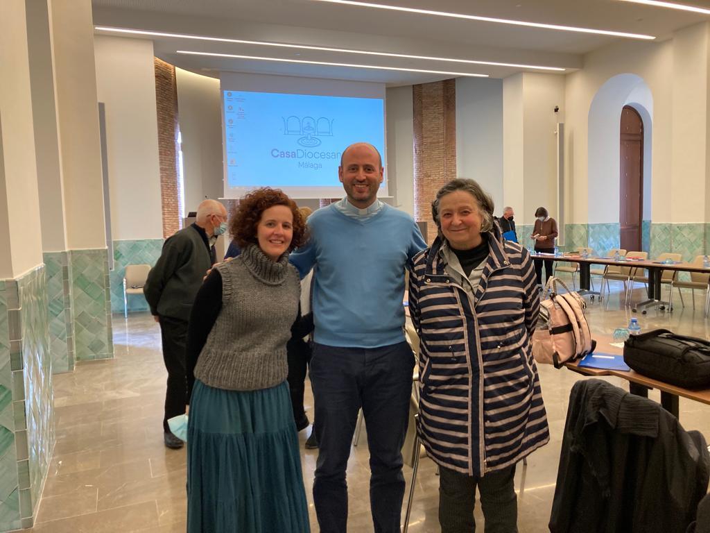 Angelines Morales, de ACG; Jesús Hurtado, delegado diocesano de Catequesis y María Fernanda Torres, secretaria de la Delegación Diocesana de Catequesis.