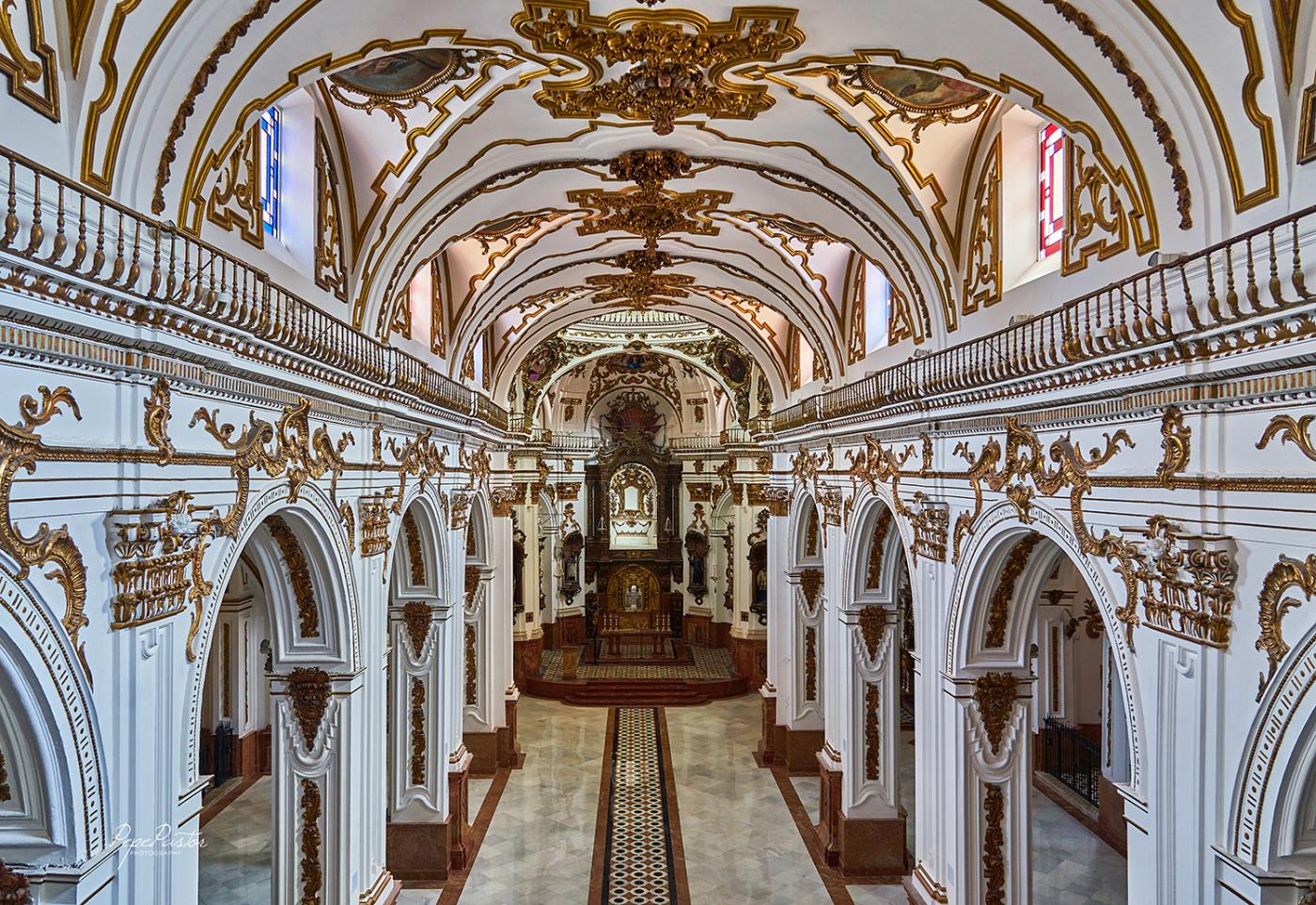 Nave Central de la Iglesia de los Santos Mártires Ciriaco y Paula