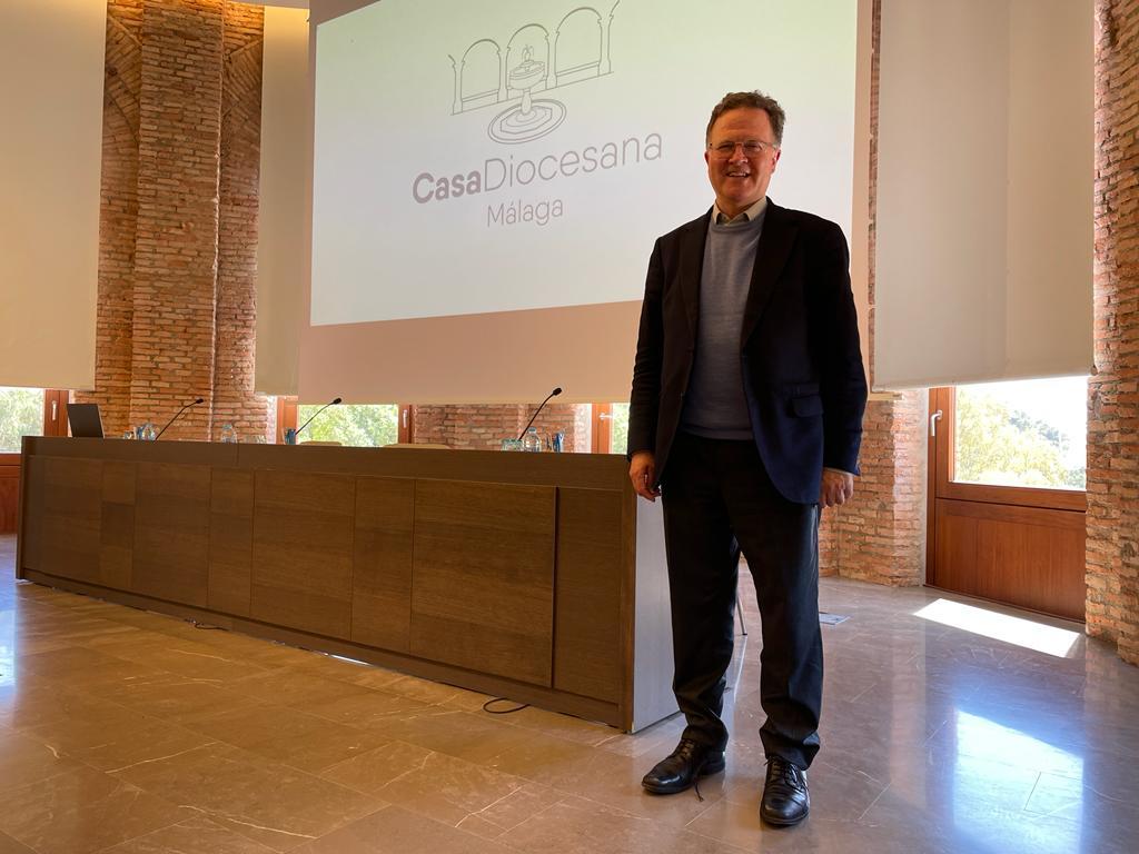 Xavier Morlans: «Los millones de laicos llevan el primer anuncio a los lugares de vida y a la familia»