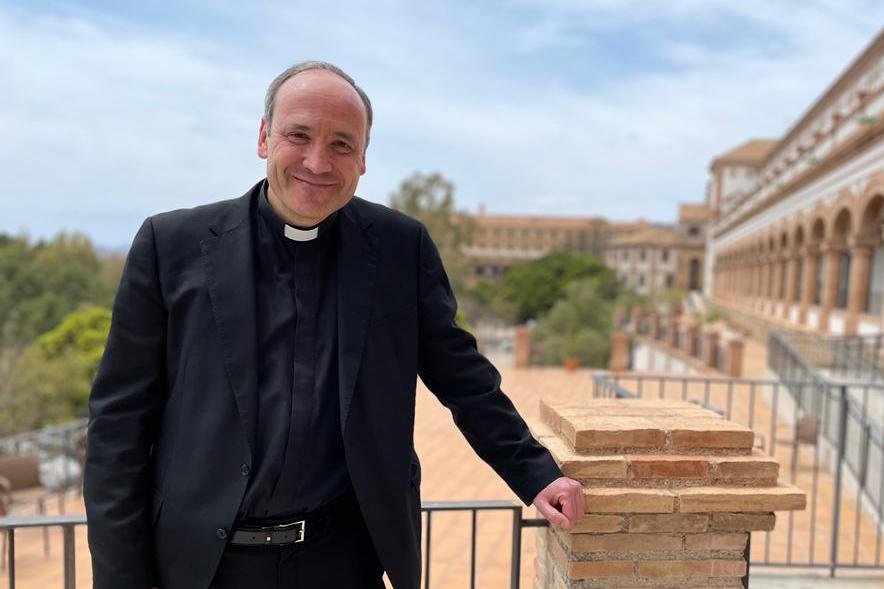 Antonio Prieto: «Un pobre sabe dónde acudir en busca de ayuda, en muchas ocasiones, un matrimonio con problemas, no lo sabe»