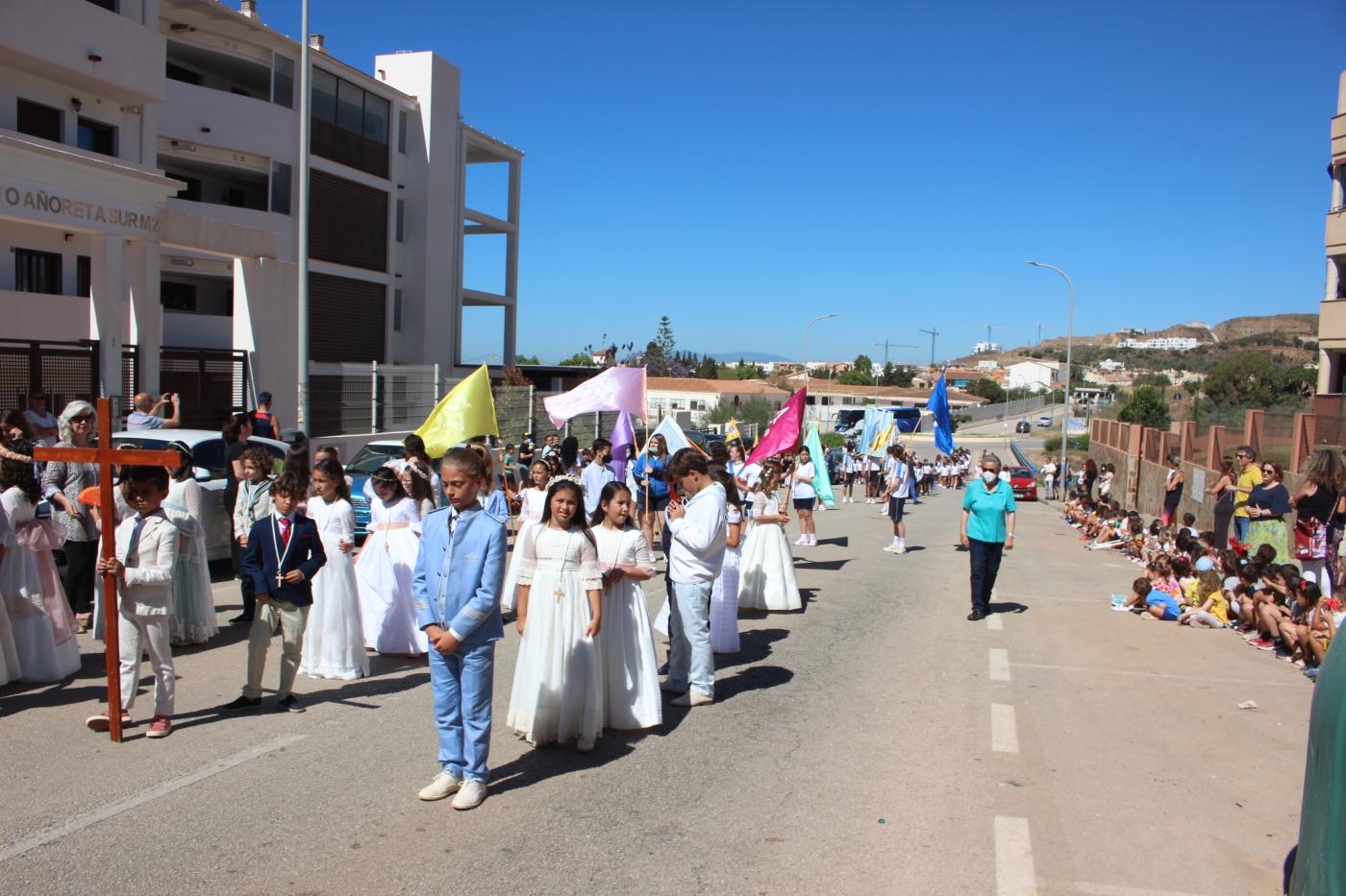 Procesión de la Virgen Milagrosa en el CEIP Josefina Aldecoa de Torre de Benagalbón