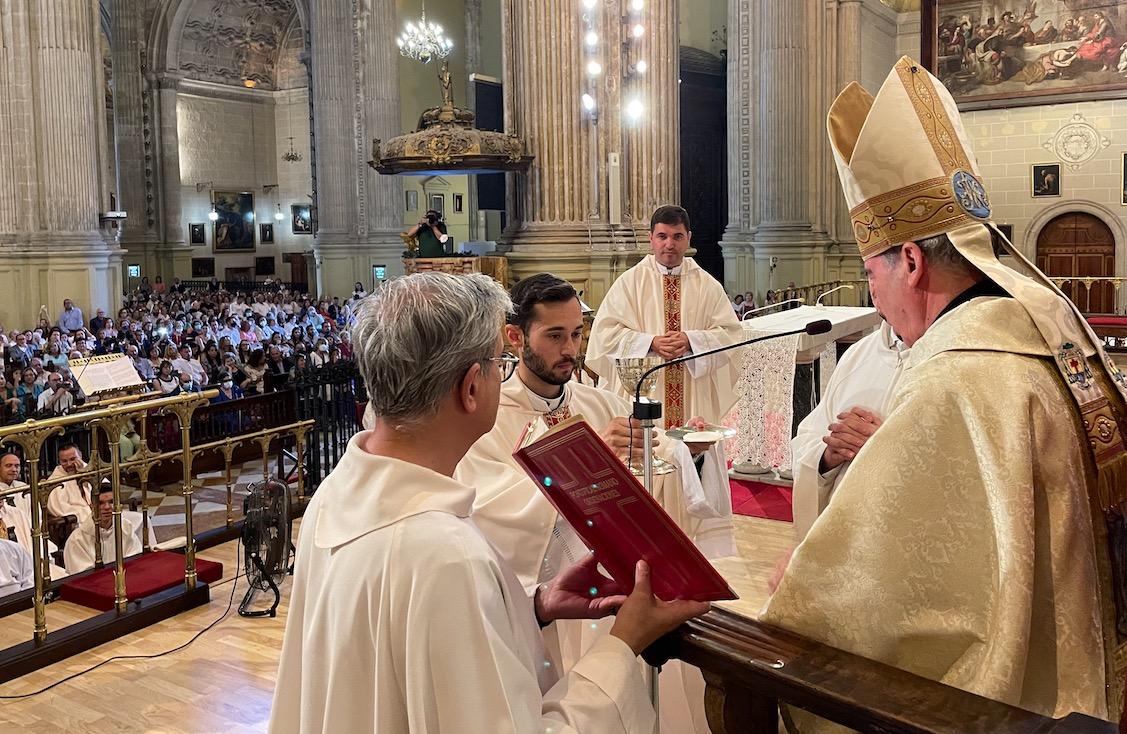 Ordenación de cinco nuevos sacerdotes // E. LLAMAS