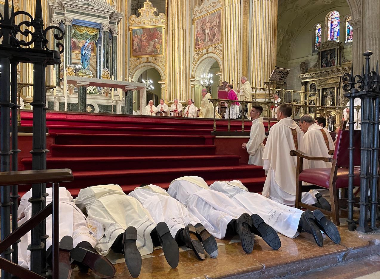 Ordenación de cinco nuevos sacerdotes // E. LLAMAS