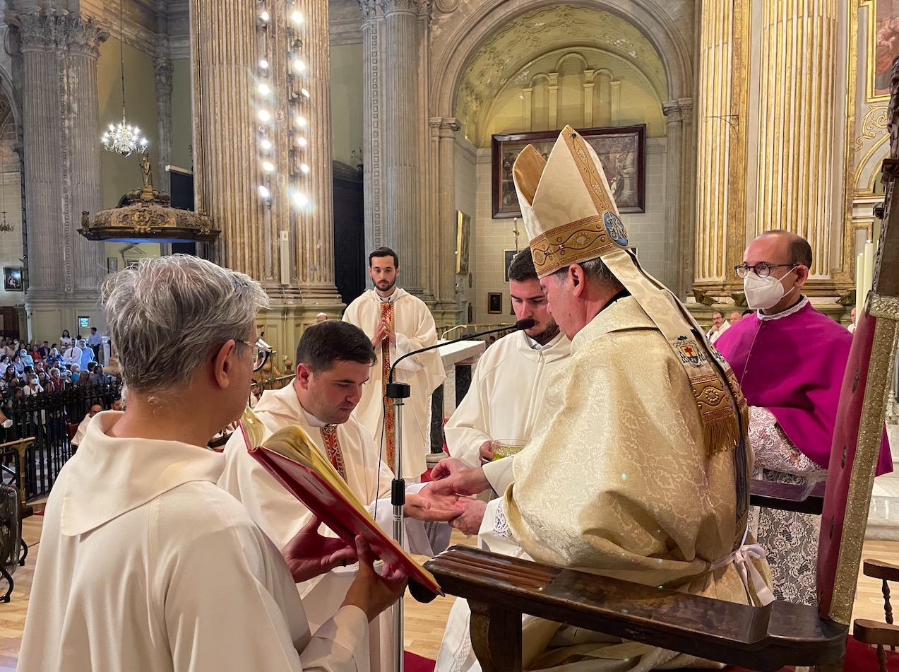 Ordenación de cinco nuevos sacerdotes // E. LLAMAS