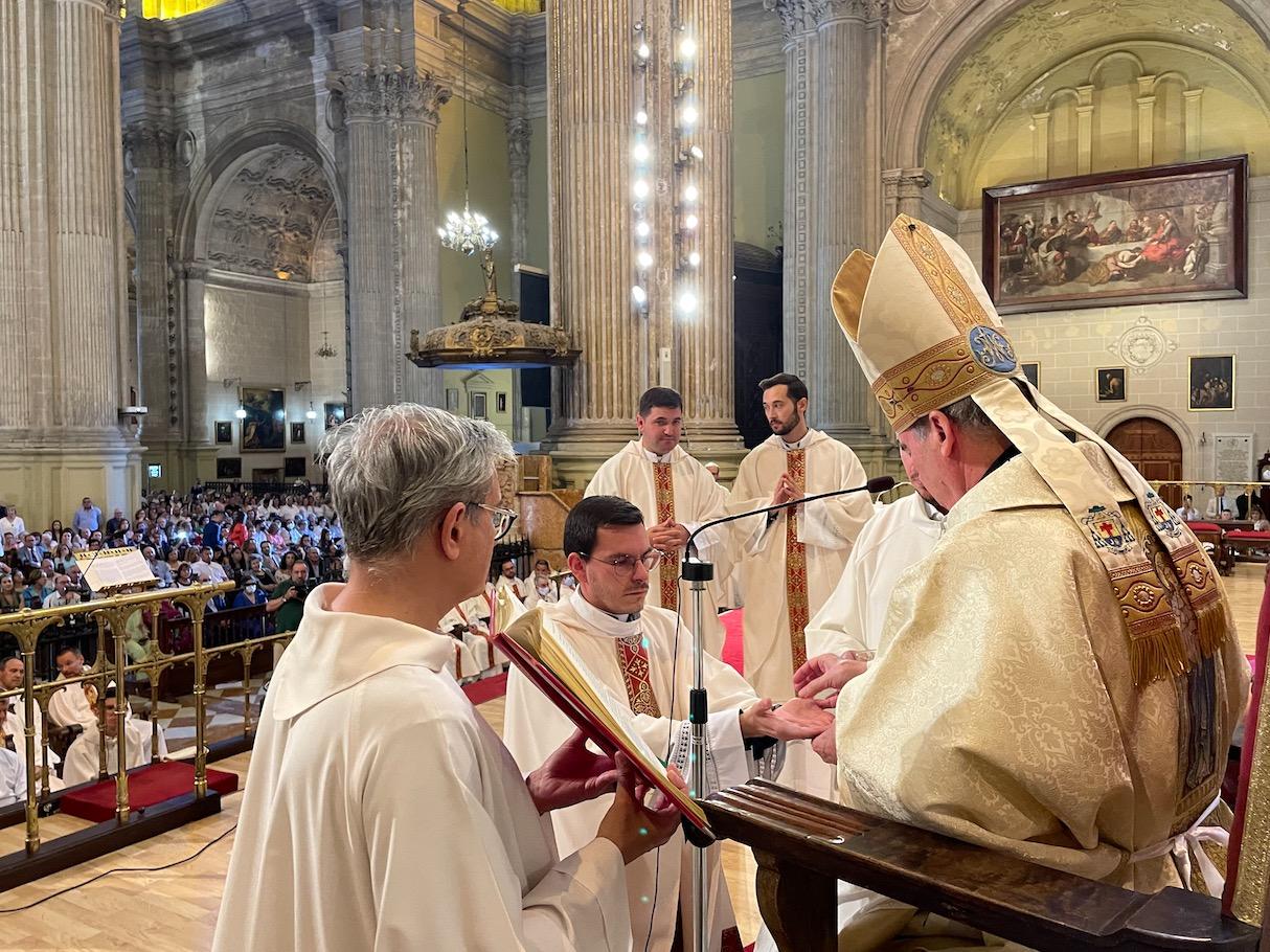 Ordenación de cinco nuevos sacerdotes // E. LLAMAS
