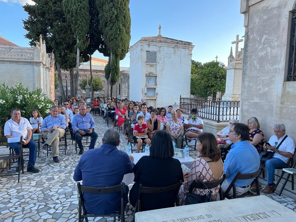 Presentación del libro CARTAS QUE CURAN, de Belén Navarrete, en el Cementerio de San Miguel // E. LLAMAS