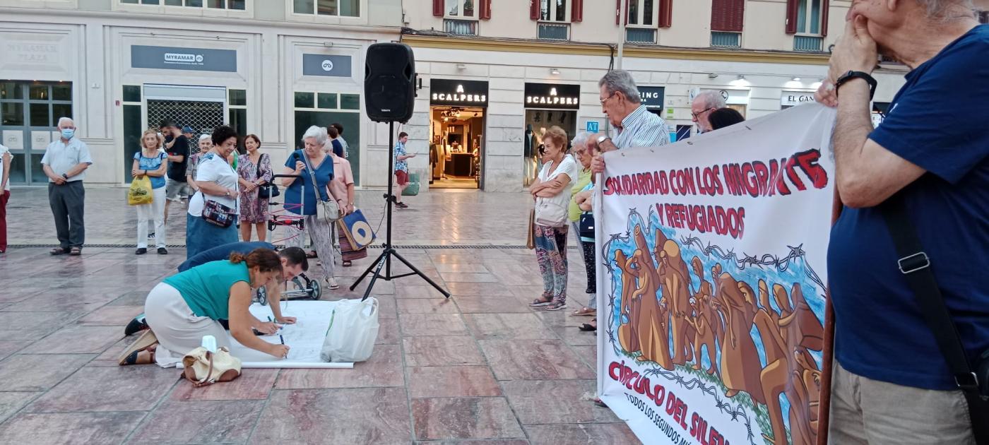 Círculo del Silencio en la plaza de la Constitución de Málaga