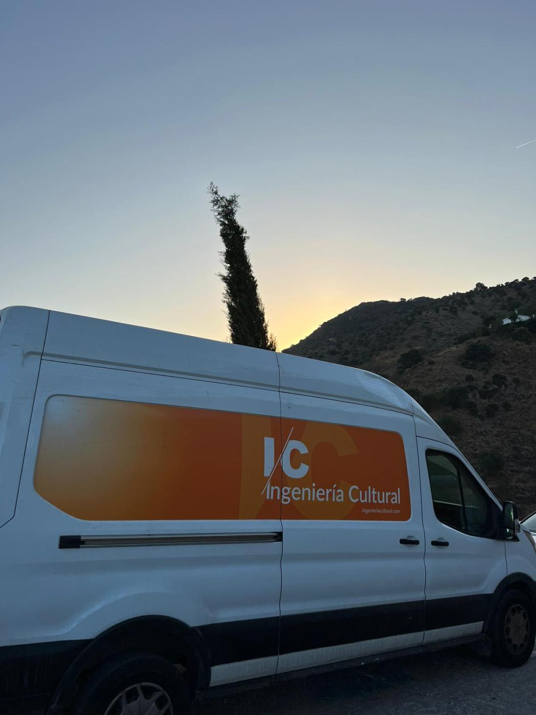 Vehículo en el que se ha trasladado la imagen de la patrona de Cártama hasta la sede del IAPH