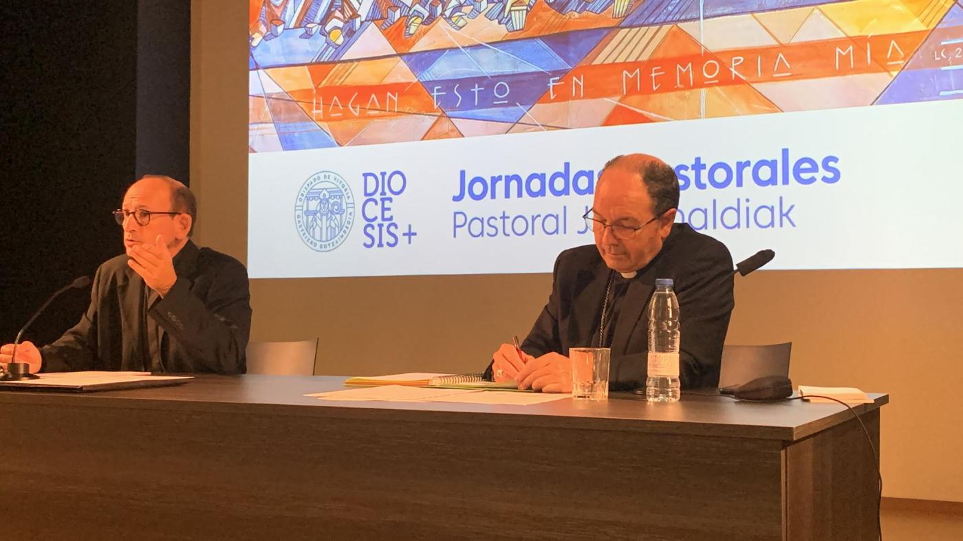 El sacerdote Alejandro Pérez ha dirigido la formación de las Jornadas Pastorales de la Diócesis de Vitoria