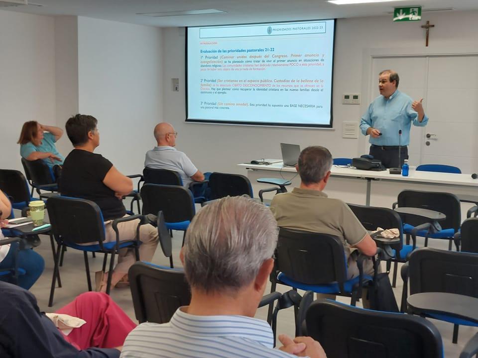 Cáritas recibe las Prioridades Pastorales de la mano del vicario de acción social y caritativa, Juan Manuel Ortíz Palomo