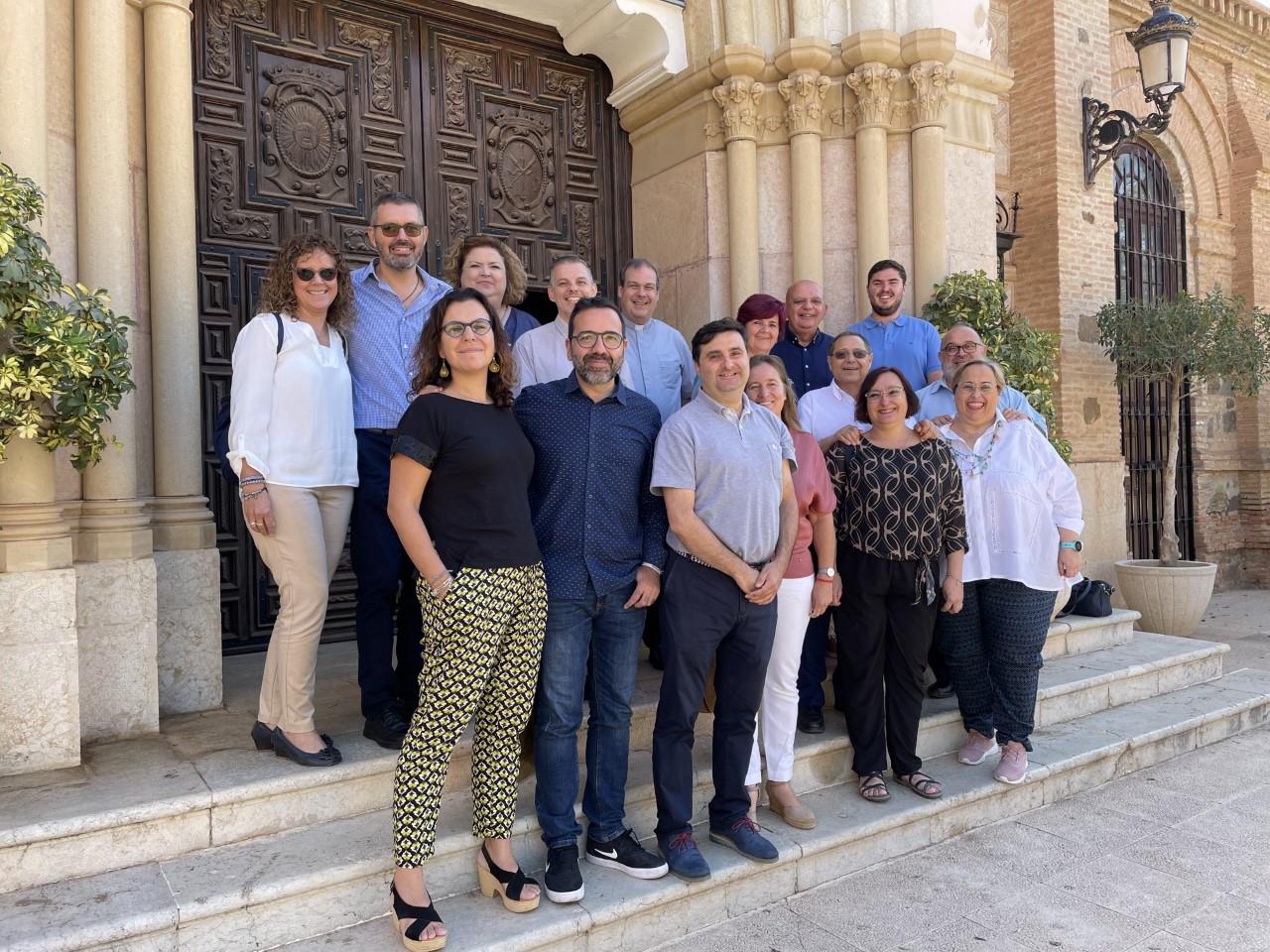 Candidatos al diaconado junto al responsable de su formación, Juan Manuel Ortiz // E. LLAMAS