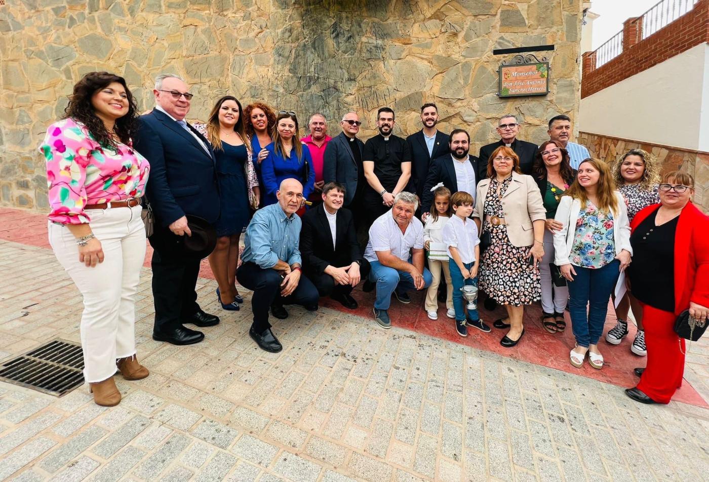 El Valdés dedica una calle al párroco José Antonio Sánchez Herrera por su labor pastoral