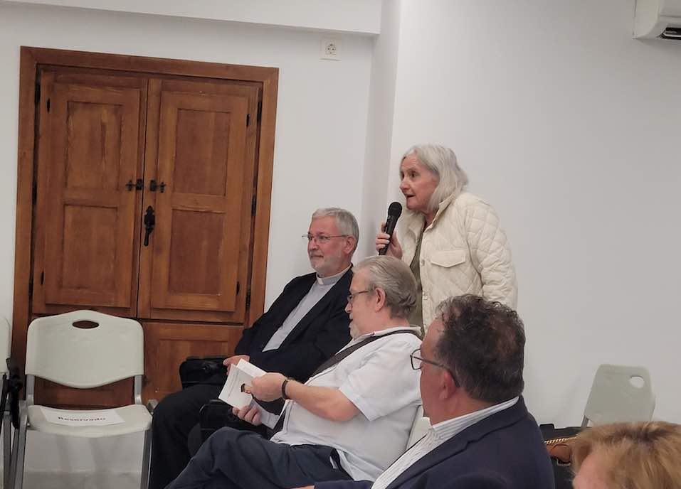 El actual deán de la Catedral, D. José Ferrary, entre los asistentes