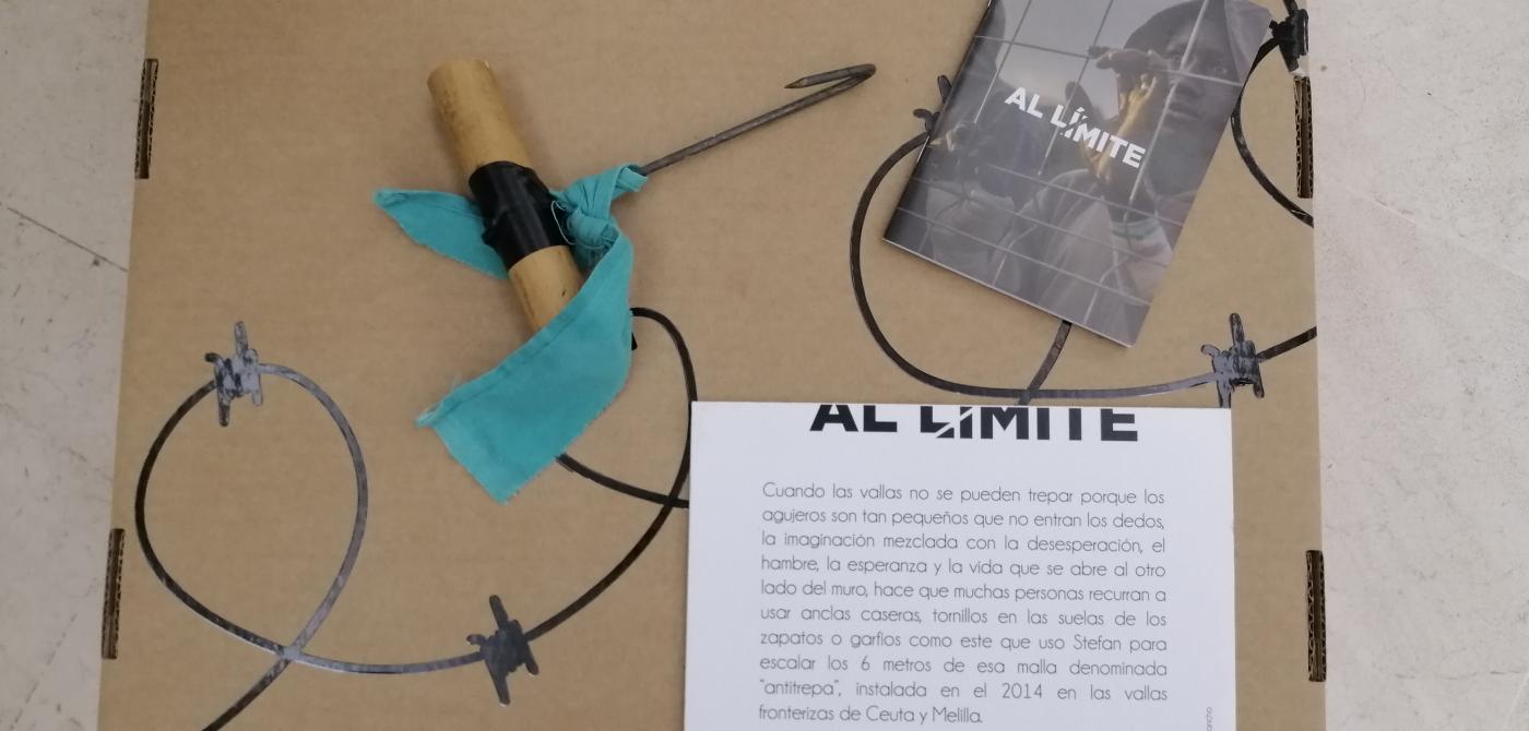 Visitantes ante la exposición // A. MEDINA