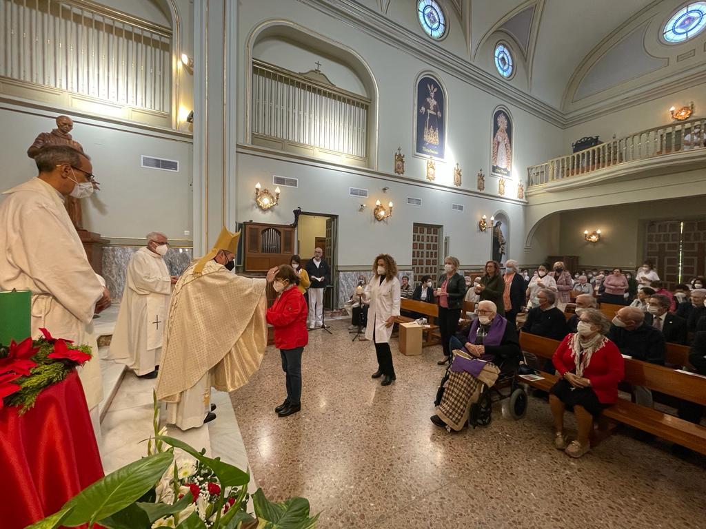 El Sr. Obispo bendice la nueva estatua de San Benito Menni en el Centro de las Hospitalarias // E. LLAMAS