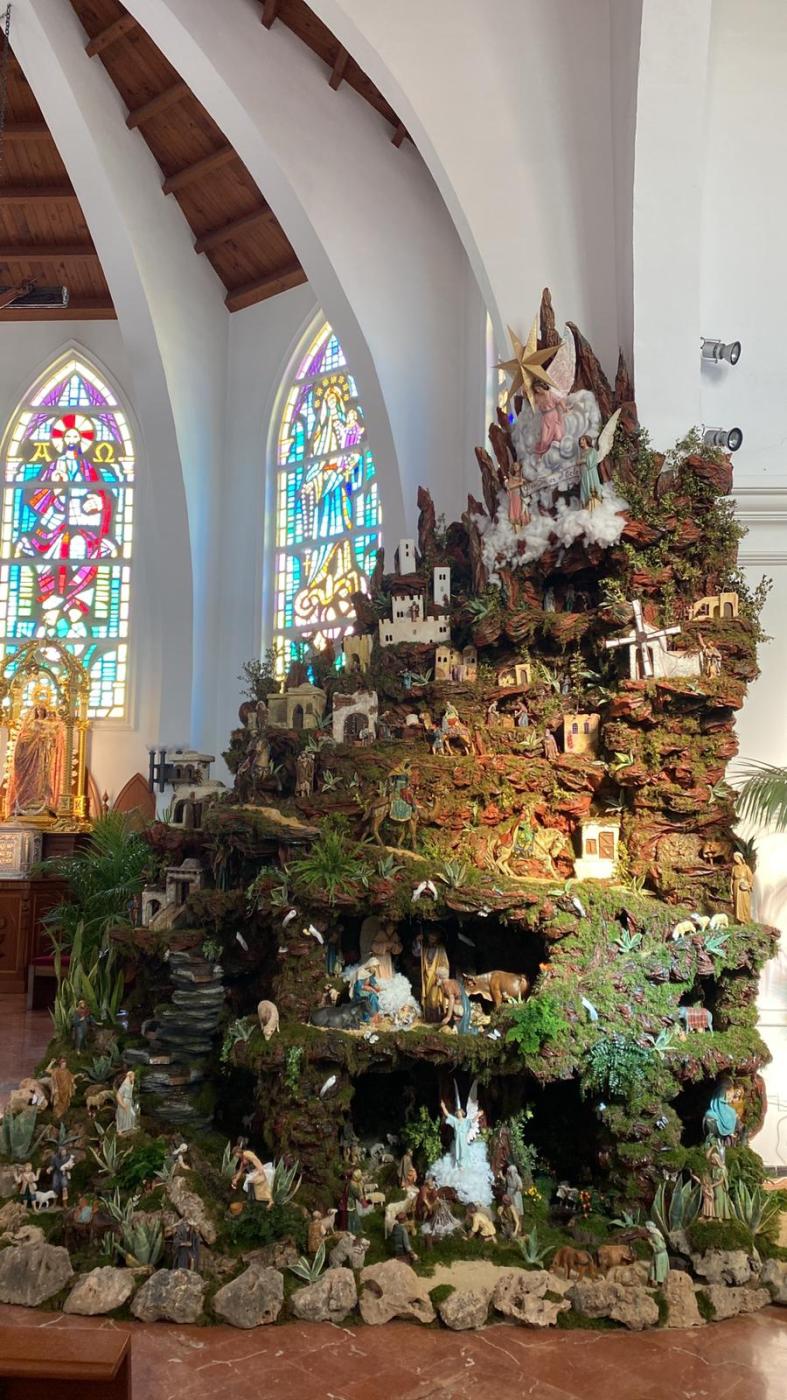 La parroquia de la Cala del Moral tiene un belén "de altura"