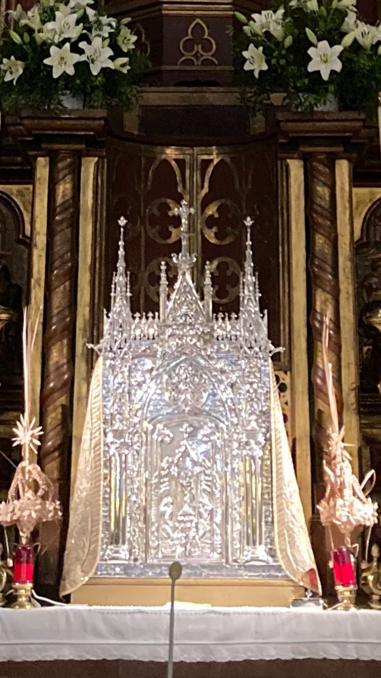 «La iglesia del Sagrado Corazón de Jesús atrapa desde su monumental fachada neogótica»