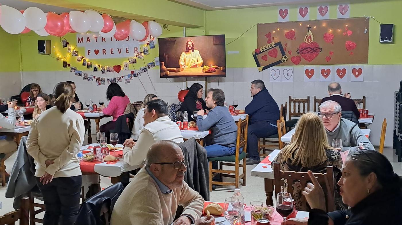La parroquia Santa María Goretti organiza una cena Forever Dates