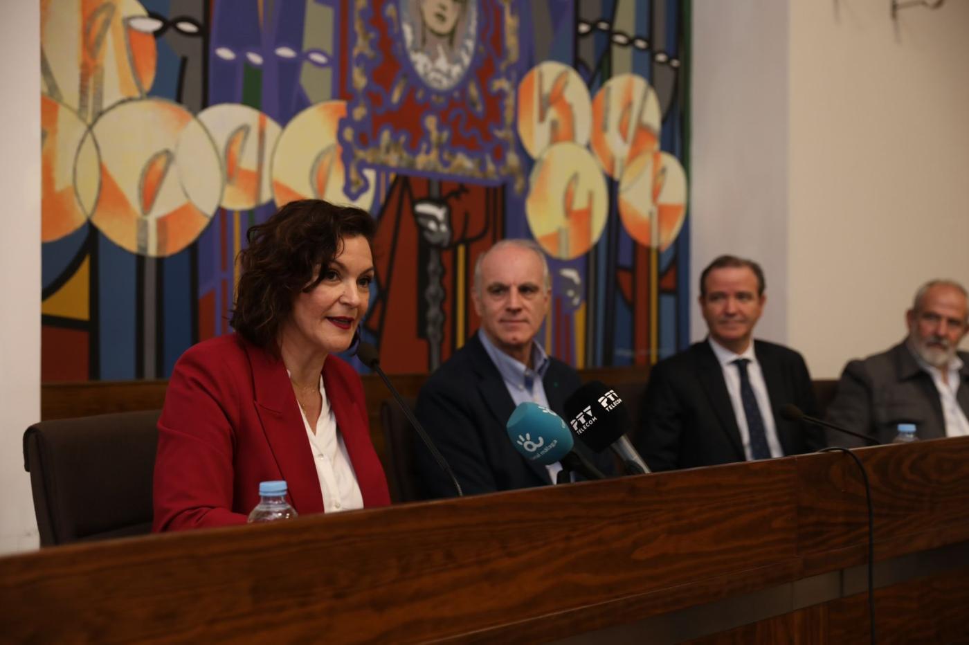 La periodista de la Diócesis de Málaga Ana Medina presenta "La Saeta"