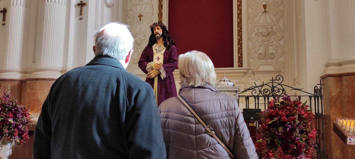 Miles de personas se acercan a venerar al Cristo de Medinaceli
