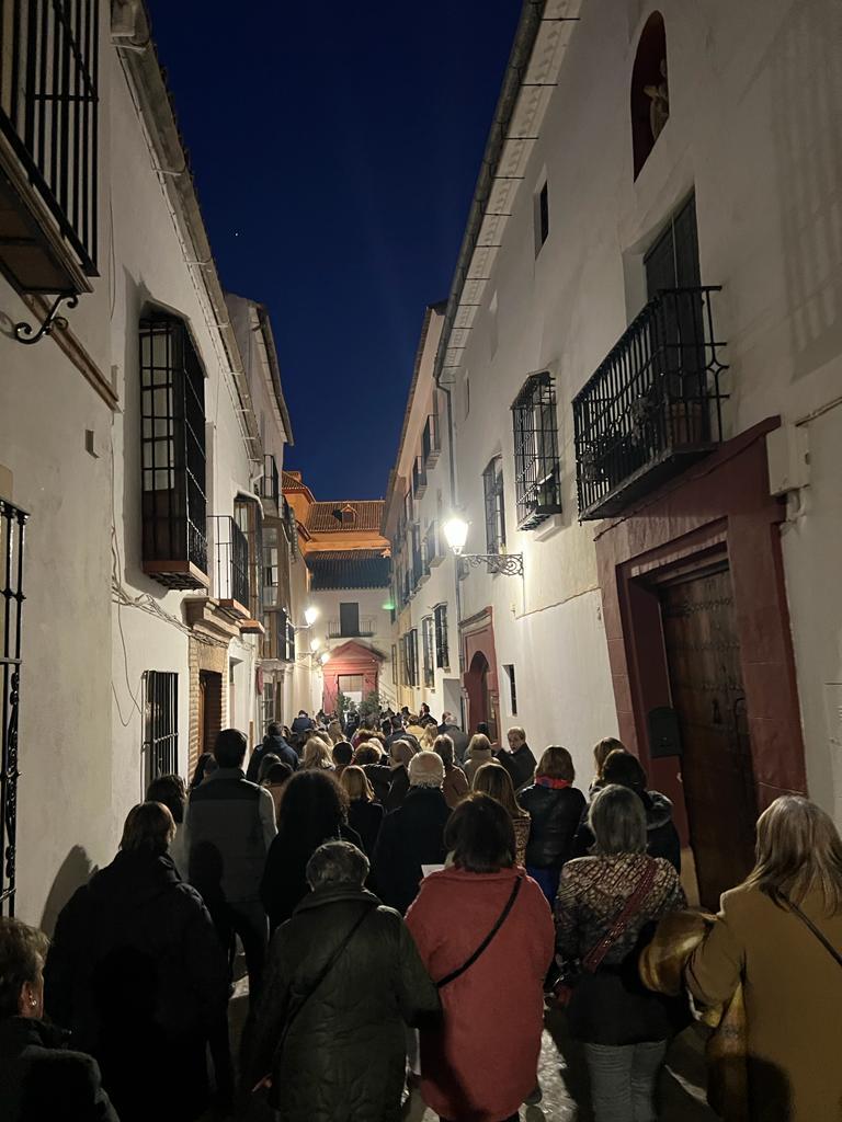 Los jóvenes del arciprestazgo de Antequera celebran un Via Crucis callejero al inicio de la Cuaresma