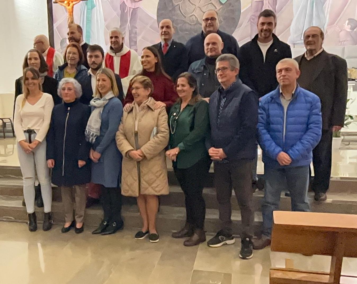 Adultos que deciden prepararse para recibir la confirmación, en los Ángeles