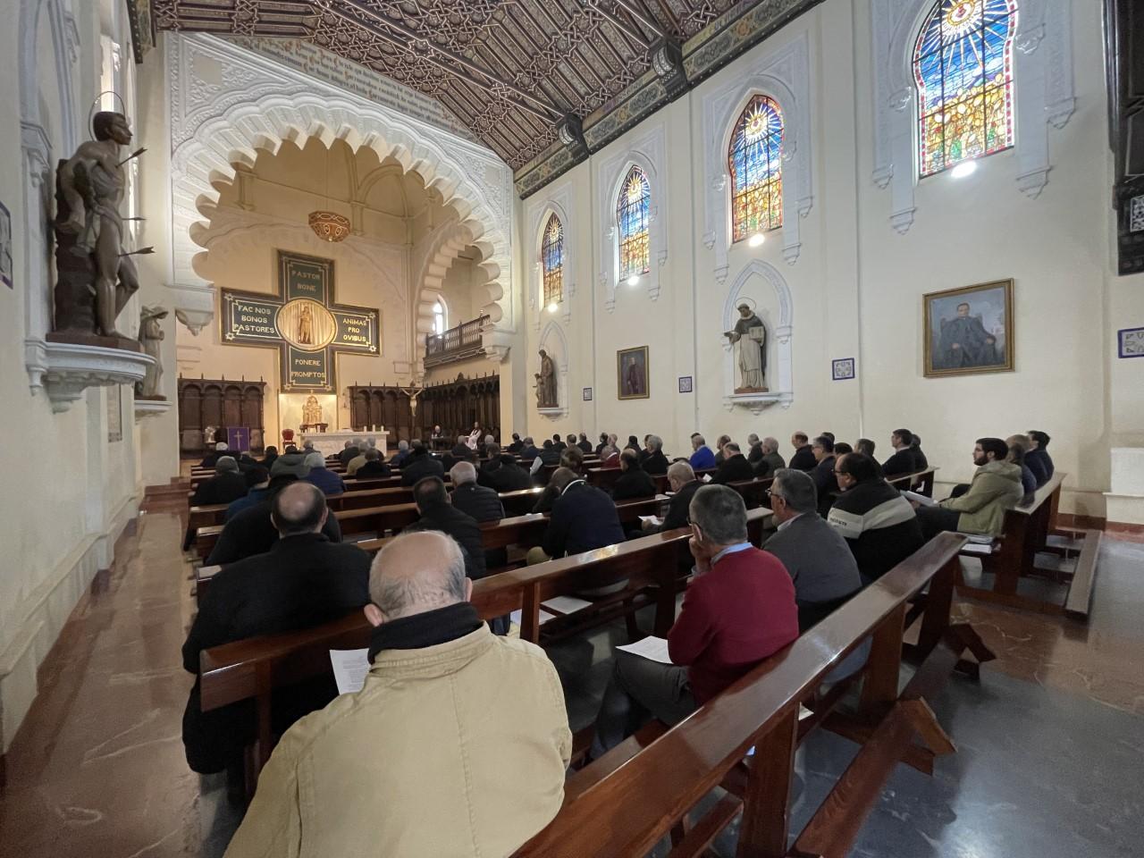 Sacerdotes, religiosos y diáconos comparten una mañana de retiro cuaresmal