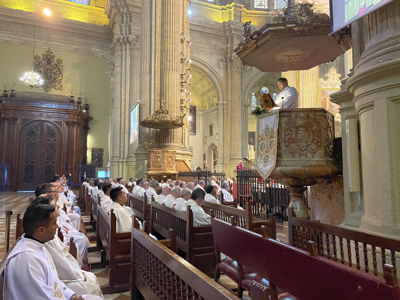 Misa Crismal en la Catedral, presidida por el Sr. Obispo, D. Jesús Catalá // E. LLAMAS