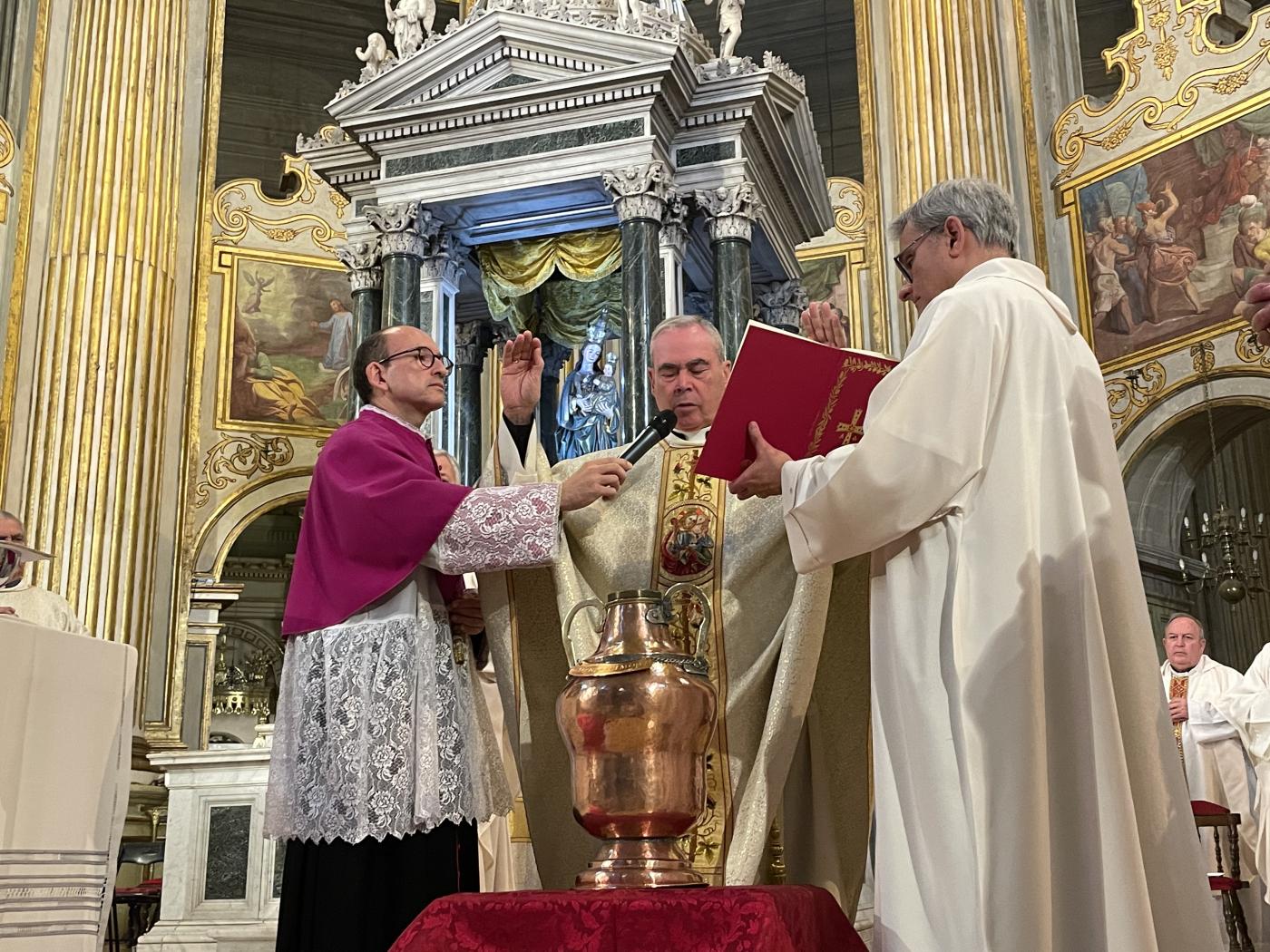 Misa Crismal en la Catedral, presidida por el Sr. Obispo, D. Jesús Catalá // E. LLAMAS