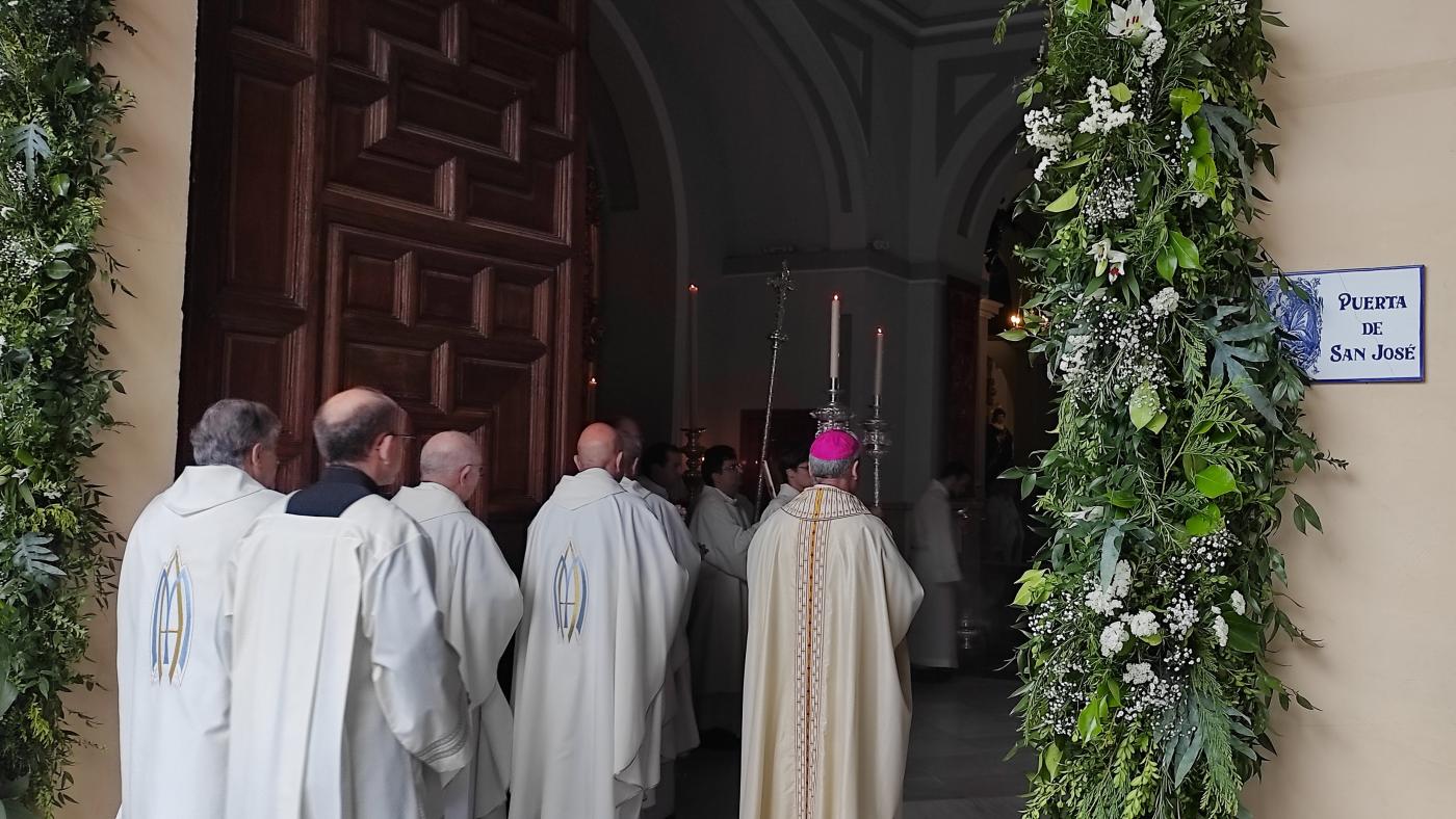 Apertura de la Puerta Santa en el Santuario de la Victoria con motivo del jubileo por el centenario de la Cofradía del Amor y Caridad. FOTO: JUAN DURÁN
