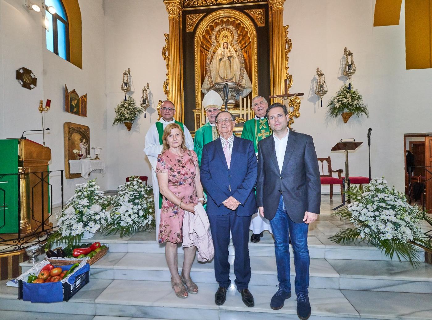 D. Jesús visita la parroquia de Maro y la Cueva de Nerja