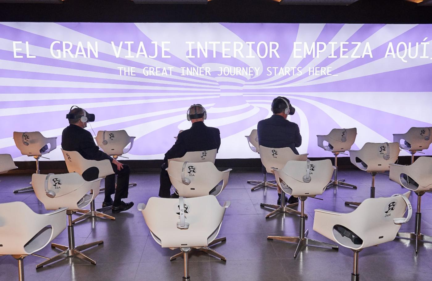 D. Jesús visita la parroquia de Maro y la Cueva de Nerja