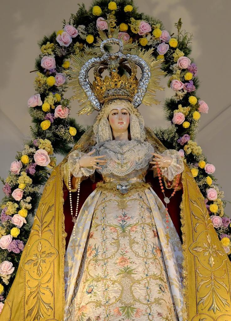 «La Virgen de la Paz no tenía al Niño en brazos, sino que estaba rodeada por 12 ángeles»