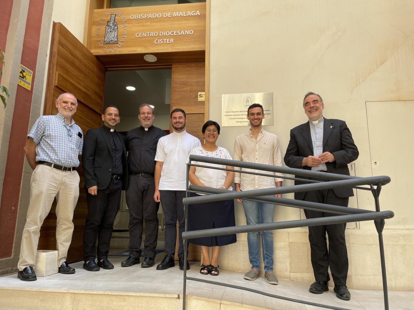 Un filósofo, una religiosa y un diácono, nuevos bachilleres