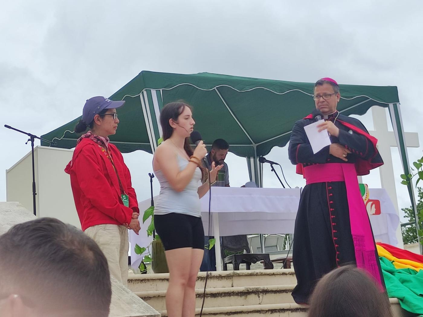 Una mañana de catequesis, confesión y Eucaristía, y una tarde de concierto