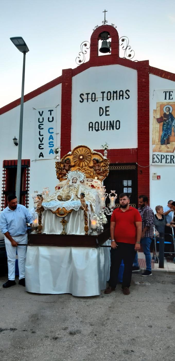Procesión de la Virgen del Tránsito a su salida de la parroquia de Santo Tomás de Aquino