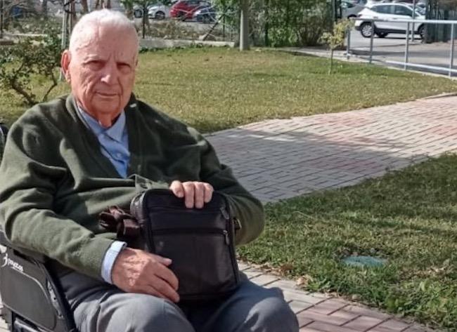 D. Ramón Corbellini (izquierda), en una celebración de confirmaciones en la parroquia de Santo Tomás de Aquino en 2015