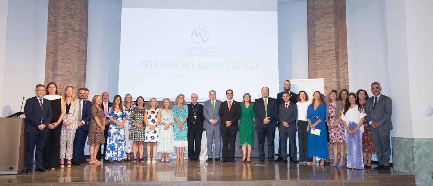 Directores de los centros diocesanos junto al Sr. Obispo, tras jurar sus cargos