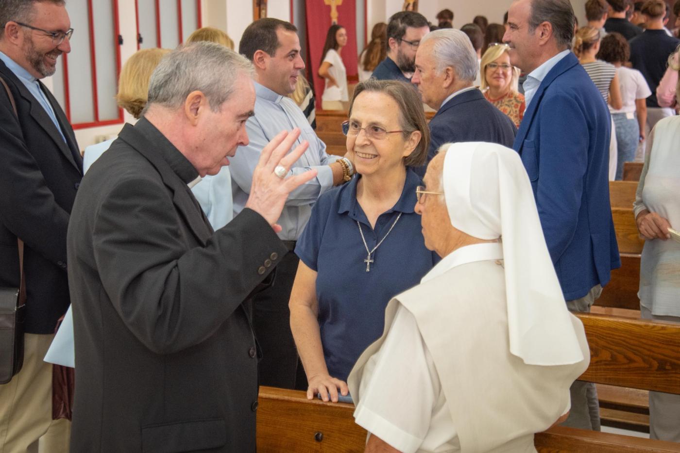 El Obispo de Málaga visita a la comunidad educativa de La Presentación