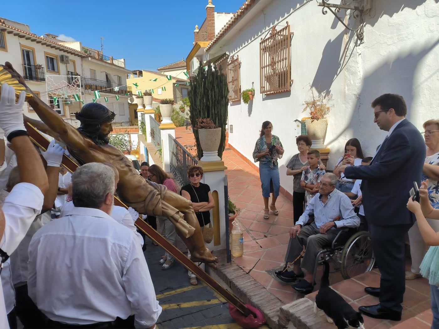 El Cristo de la Salud visita a los enfermos y mayores de Benamocarra