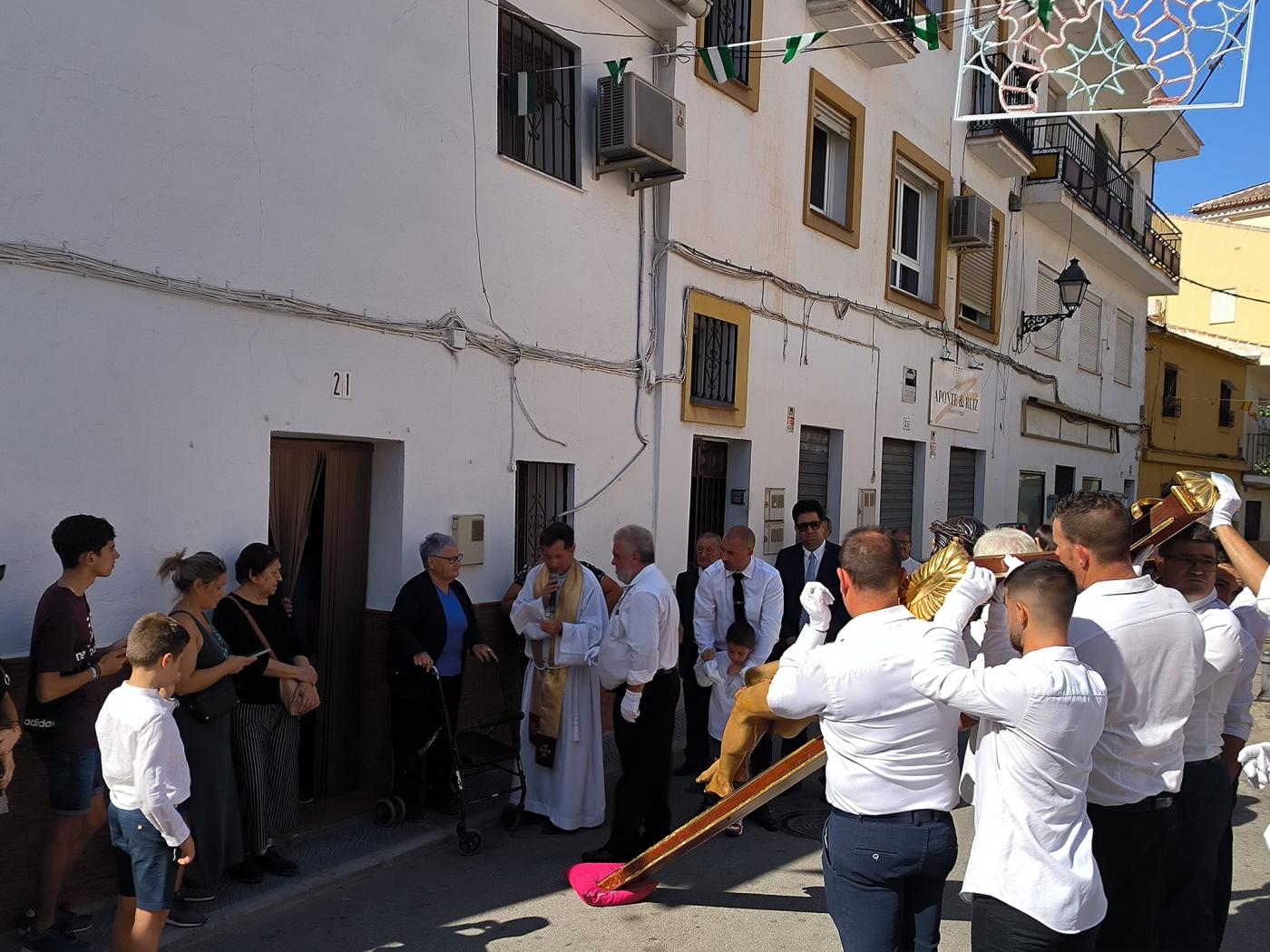 El Cristo de la Salud visita a los enfermos y mayores de Benamocarra