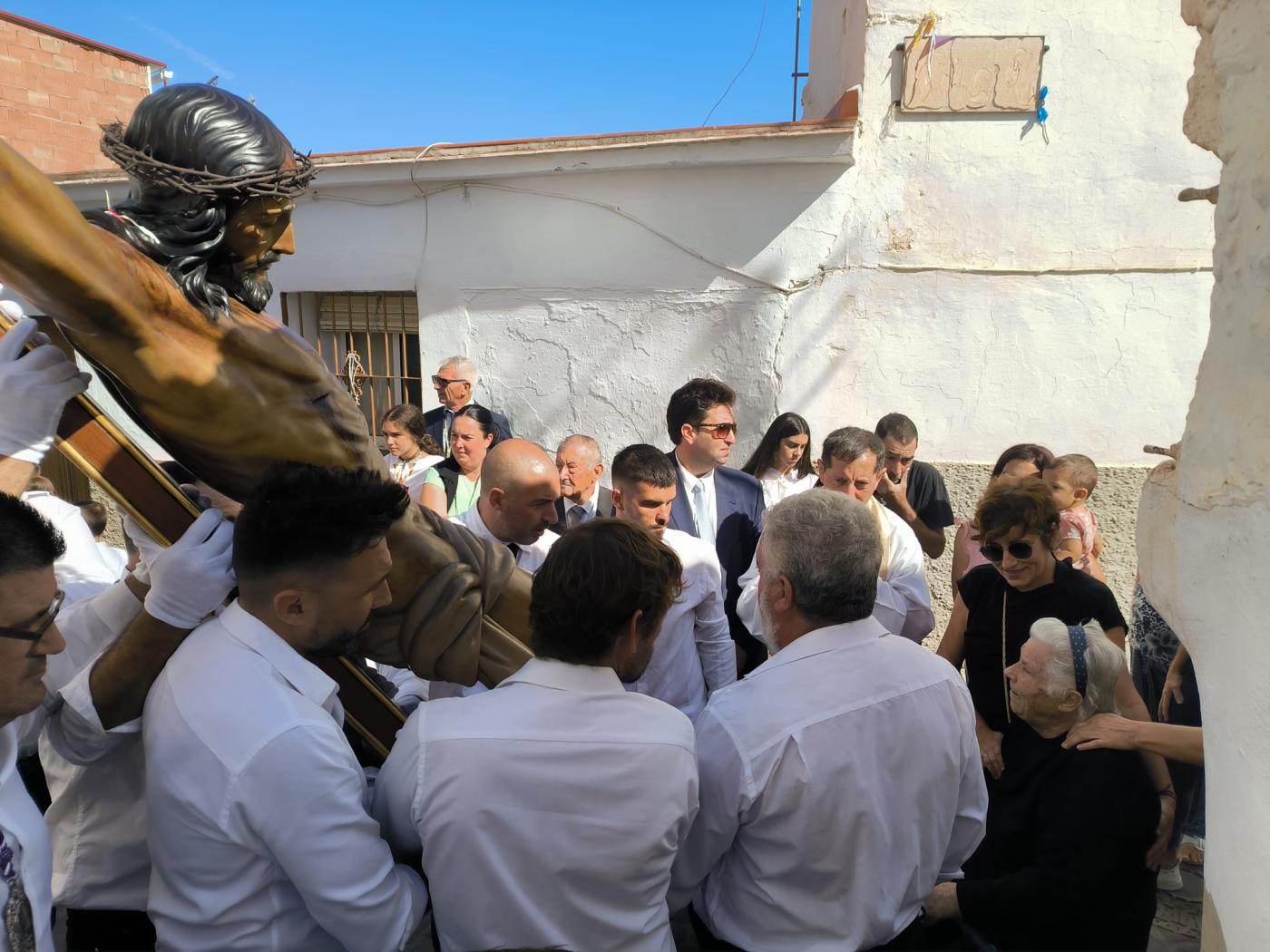 El Cristo de la Salud visita a los enfermos y mayores de Benamocarra