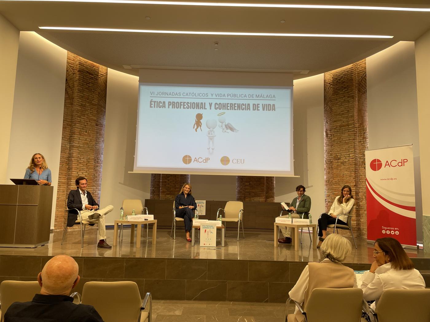 ¿Hacia dónde va el ser humano? Es la pregunta con la que concluyeron las jornadas de ética profesional y coherencia de vida