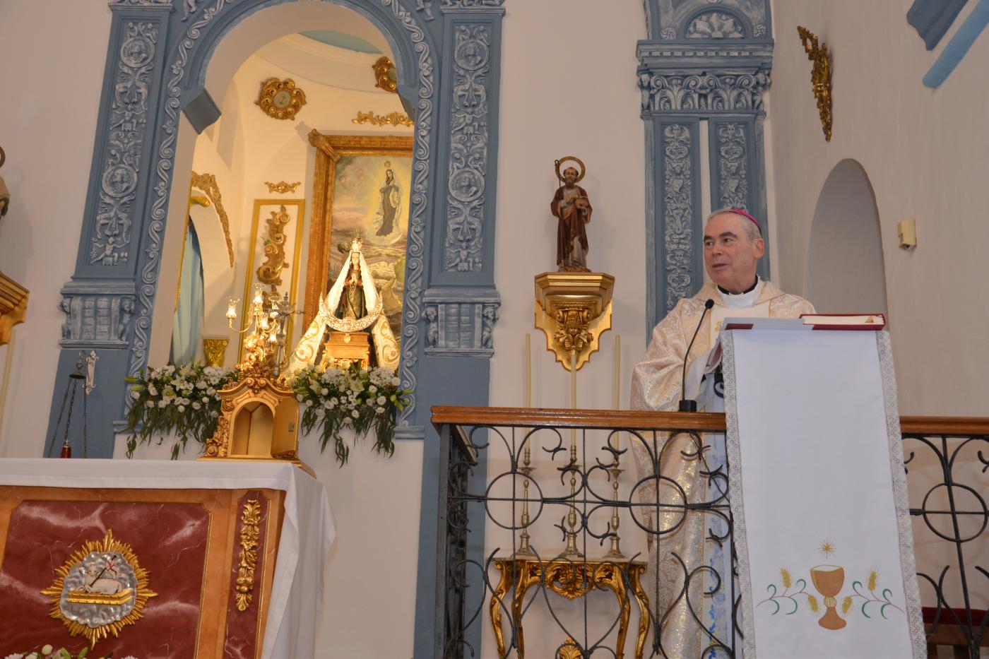 Bendición de la ermita de Nuestra Señora de las Nieves de Torrox, tras su restauración. FOTO: Ayuntamiento de Torrox