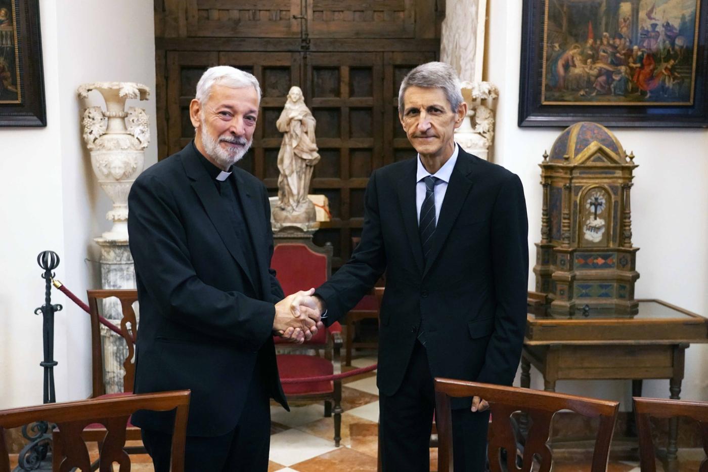 Fundación Unicaja firma el convenio para contribuir con 1,5 millones a las obras de la Catedral