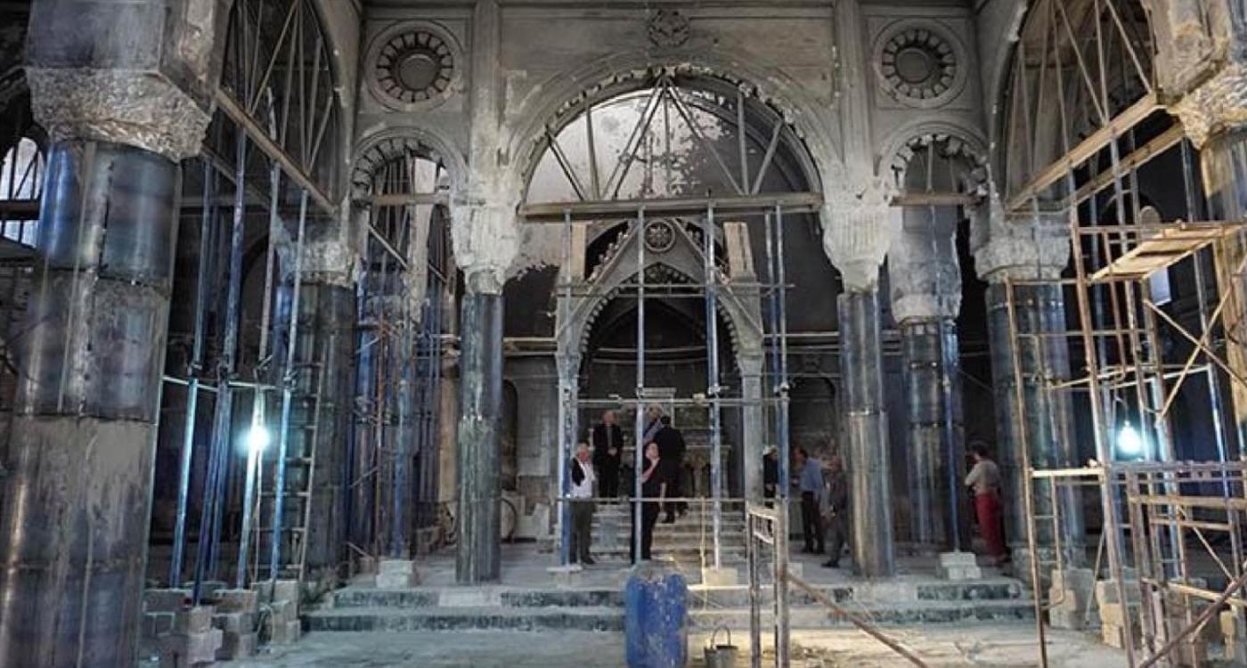 Reconstrucción del templo afectado por los ataques anticristianos